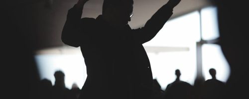 Μία άρπα, δύο πιατίνια και μία κόρνα…